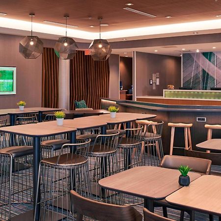 东兰辛大学区万豪春丘套房酒店 外观 照片